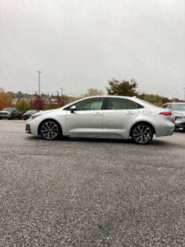 Used 2022 Toyota Corolla SE w/ SE Premium Package FWD image 3