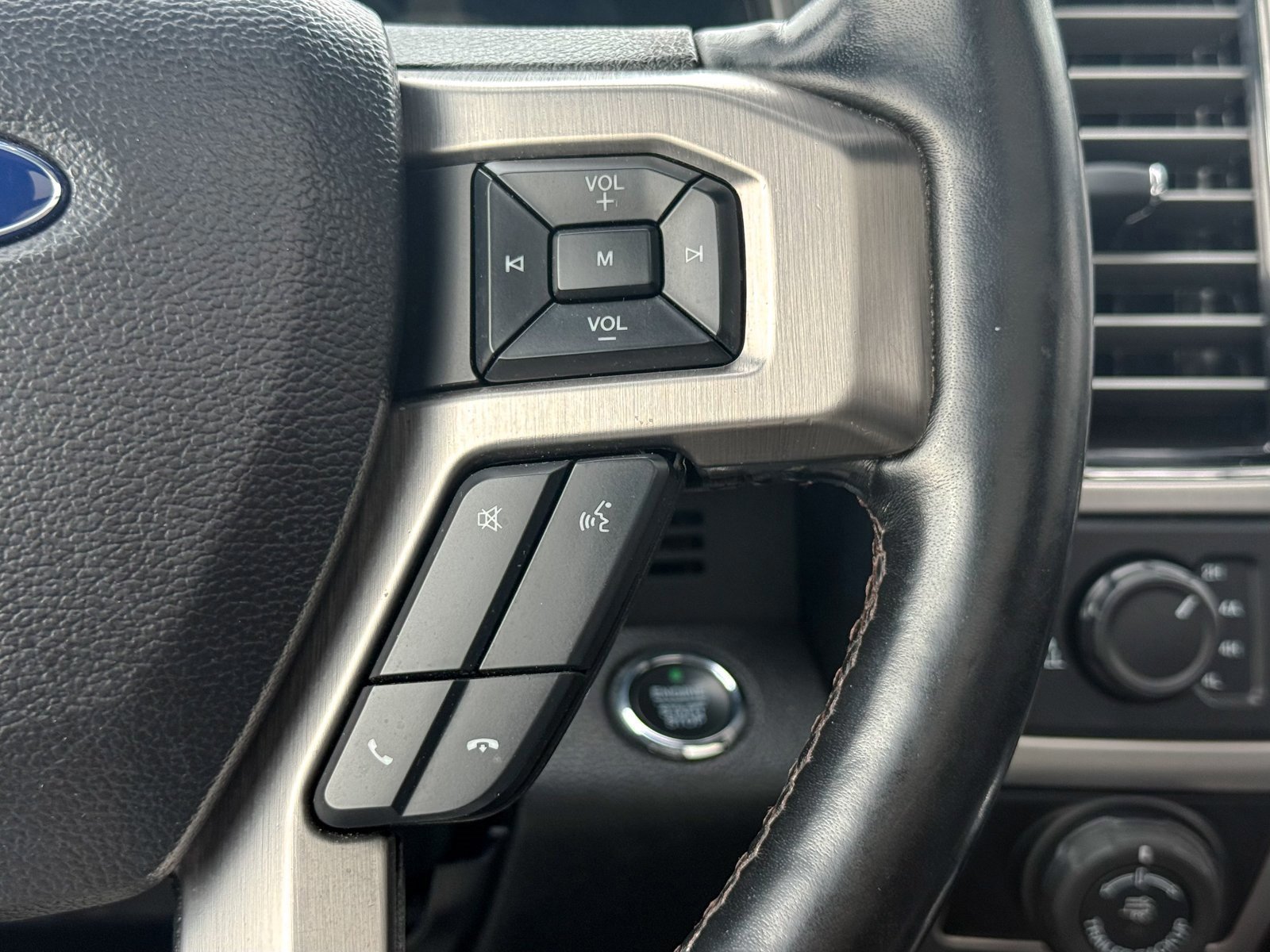 Certified 2019 Ford F150 Platinum w/ Equipment Group 701A Luxury image 44