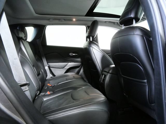 Used 2019 Jeep Cherokee Limited w/ Trailer Tow Group AWD/4WD image 12