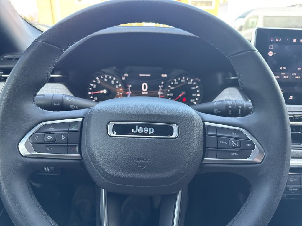 Used 2023 Jeep Compass Latitude image 21