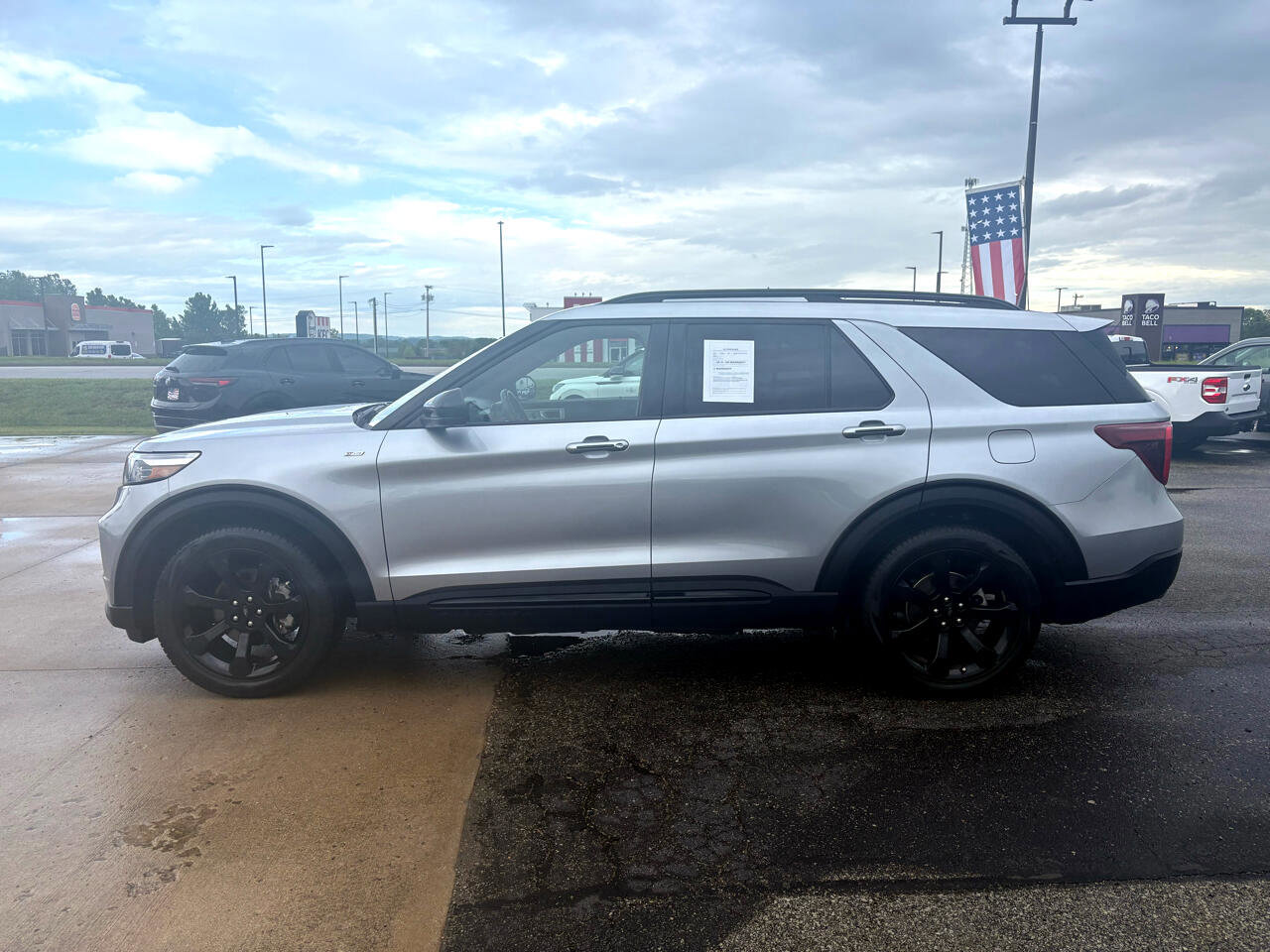 Certified 2023 Ford Explorer ST-Line w/ Class IV Trailer Tow Package image 3