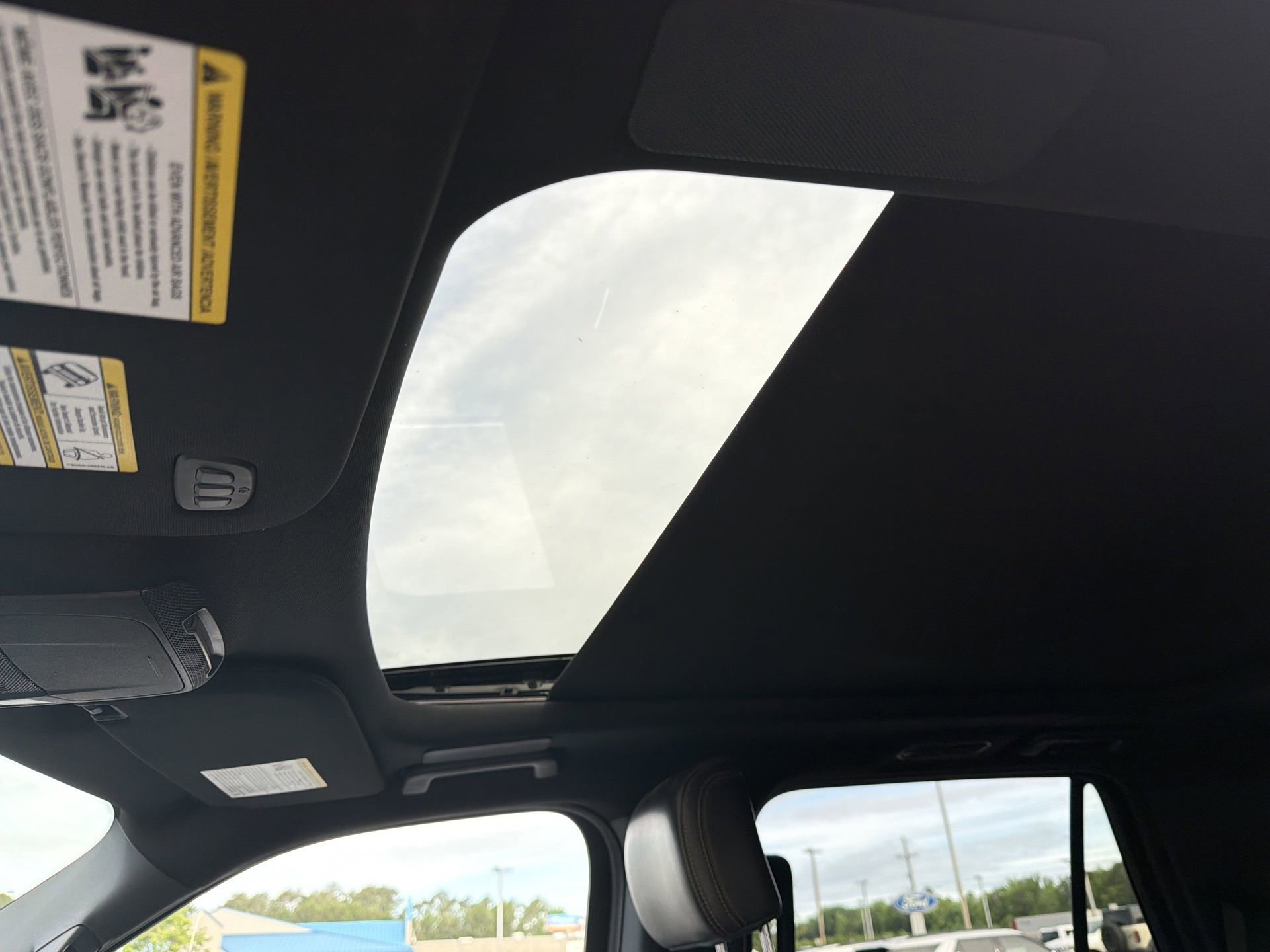 Certified 2022 Ford Expedition Platinum AWD/4WD image 4