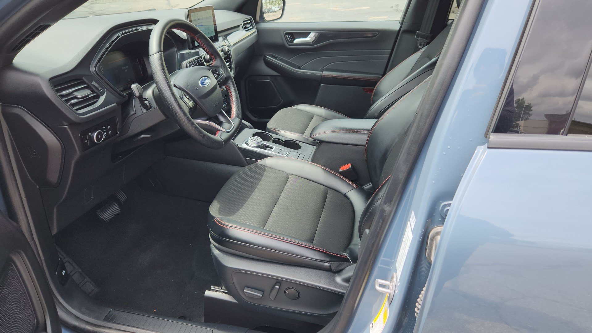 Certified 2025 Ford Escape ST-Line Select AWD/4WD image 25