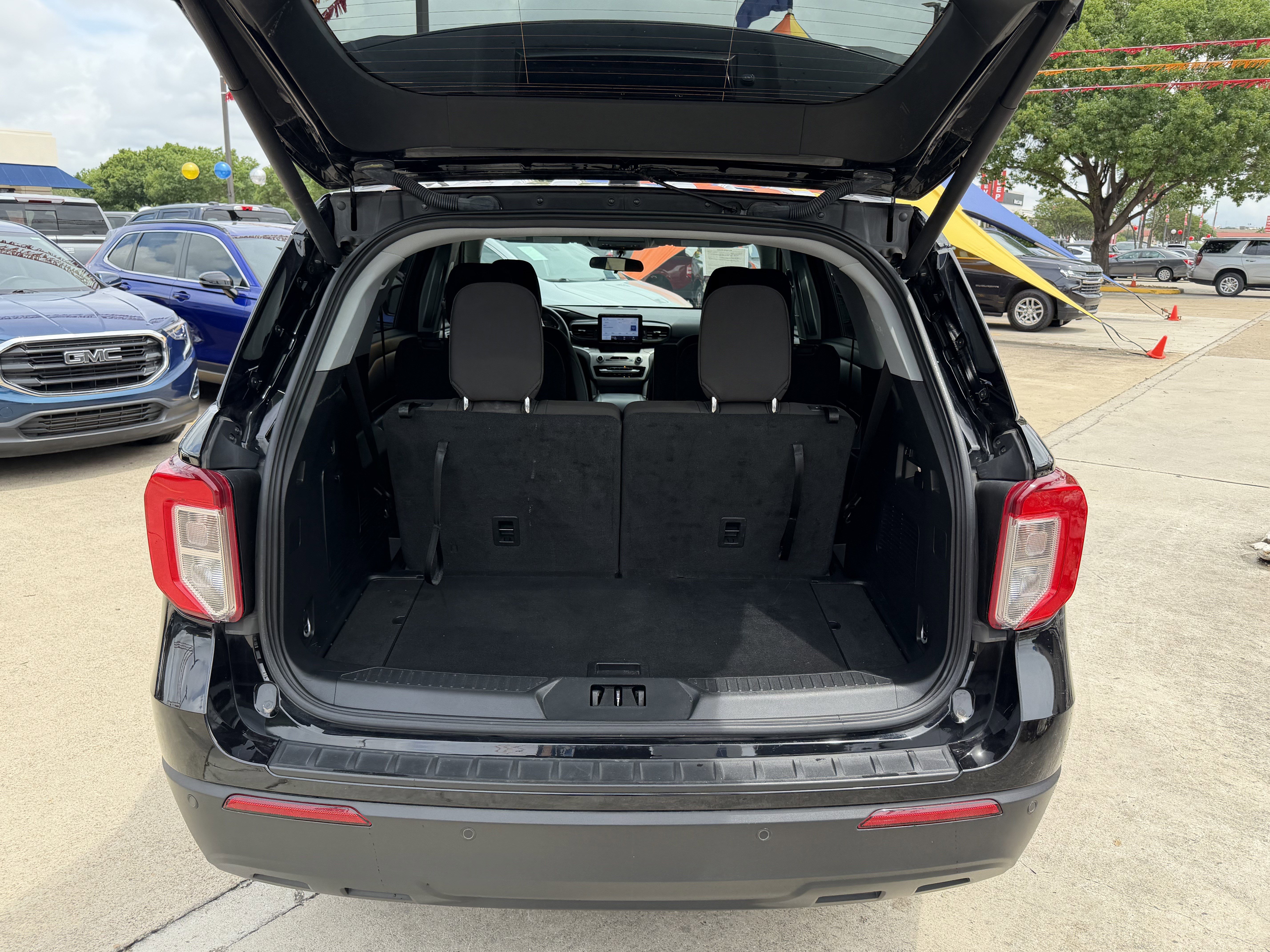 Certified 2024 Ford Explorer XLT RWD image 8