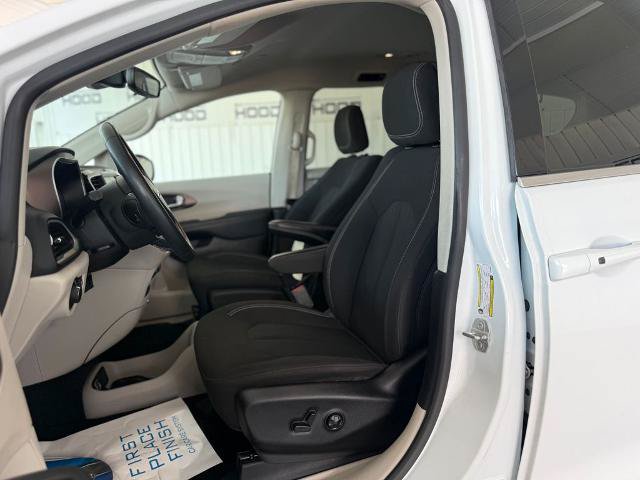 Used 2023 Chrysler Voyager LX FWD image 6