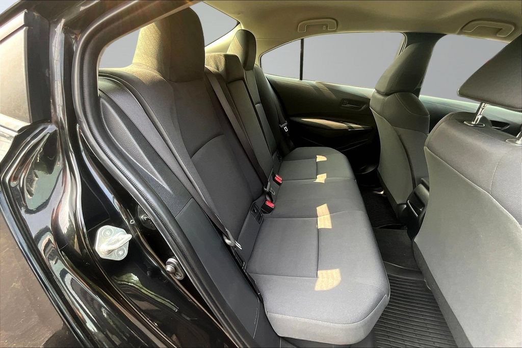 Used 2022 Toyota Corolla LE FWD image 27