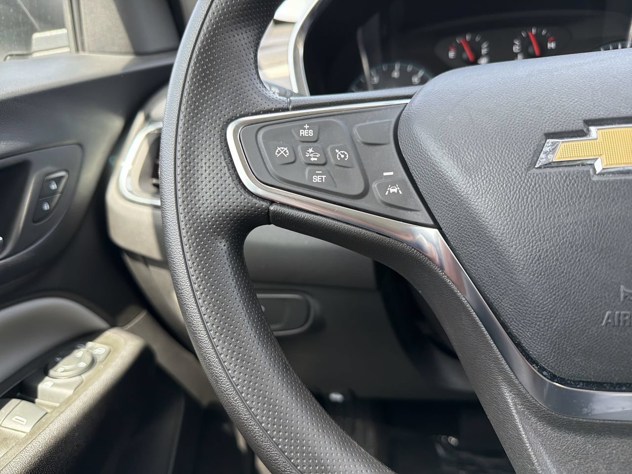 Used 2024 Chevrolet Equinox LS FWD image 25