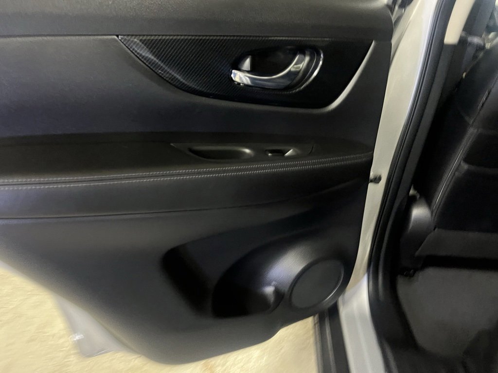 Used 2017 Nissan Rogue SL image 37