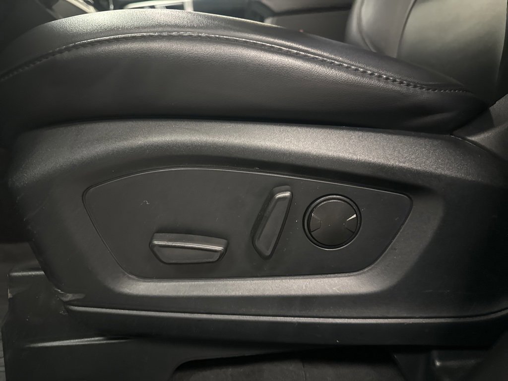 Certified 2022 Ford Explorer XLT w/ Equipment Group 202A image 20