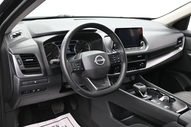 Used 2025 Nissan Rogue SV FWD image 15