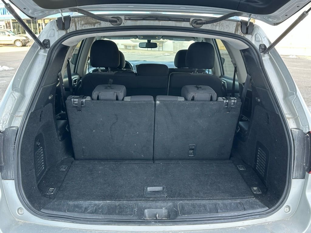 Used 2020 Nissan Pathfinder SV image 16