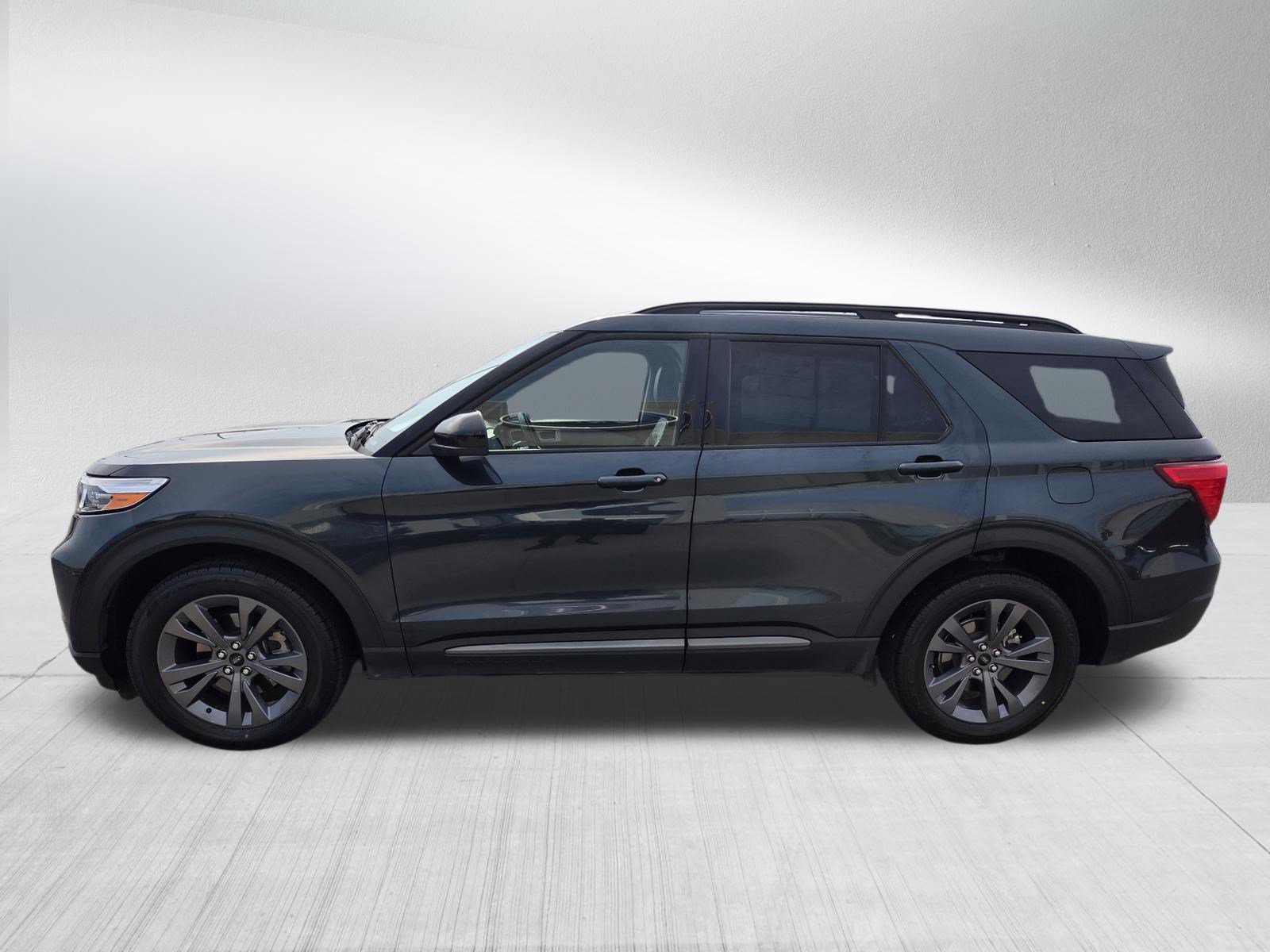Certified 2023 Ford Explorer XLT w/ Equipment Group 202A AWD/4WD image 4