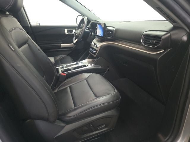 Certified 2023 Ford Explorer XLT w/ Equipment Group 202A AWD/4WD image 4