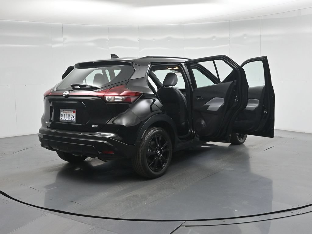 Used 2023 Nissan Kicks SR w/ SR Premium Package FWD image 6
