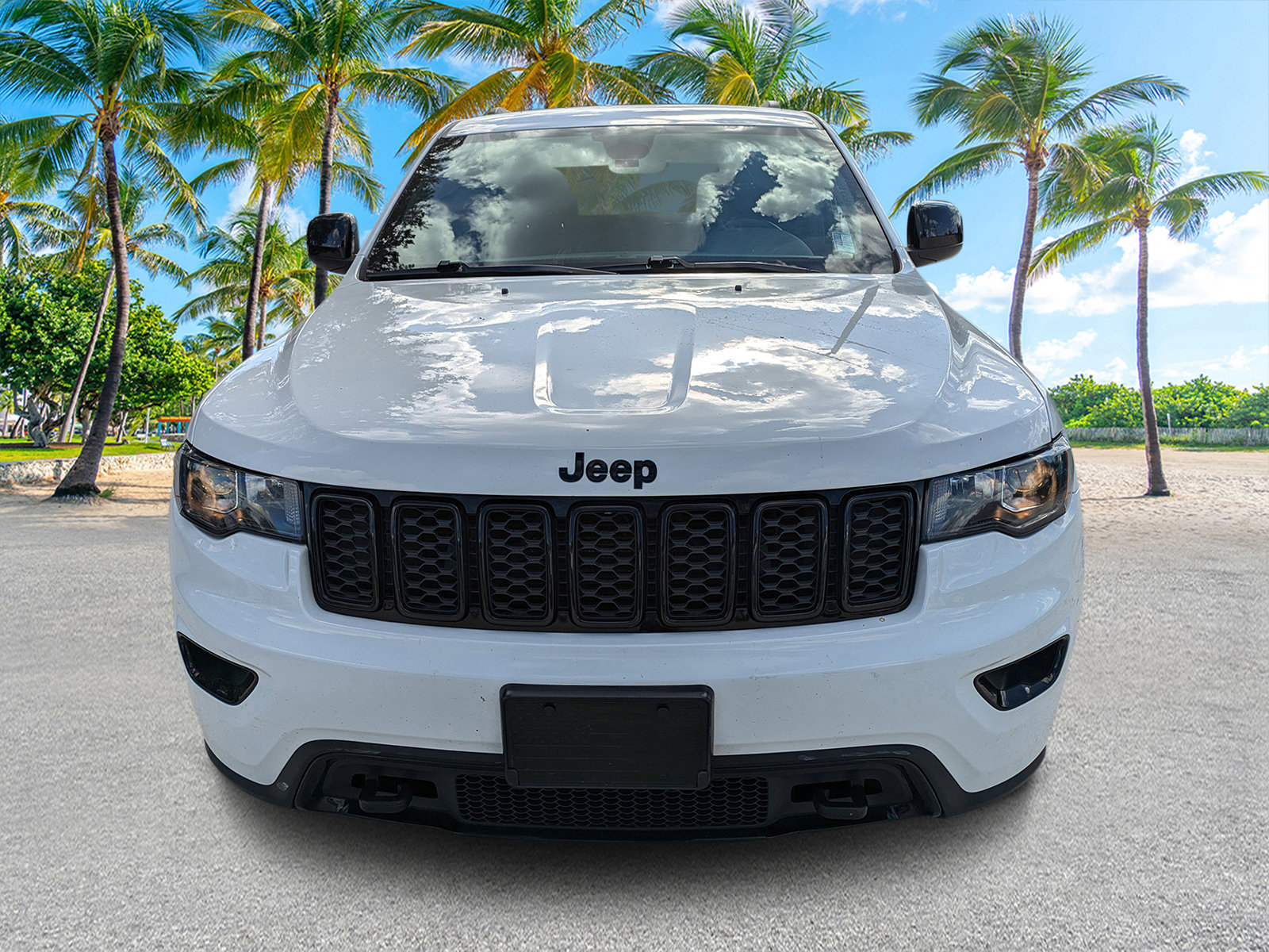 Used 2018 Jeep Grand Cherokee Laredo image 9