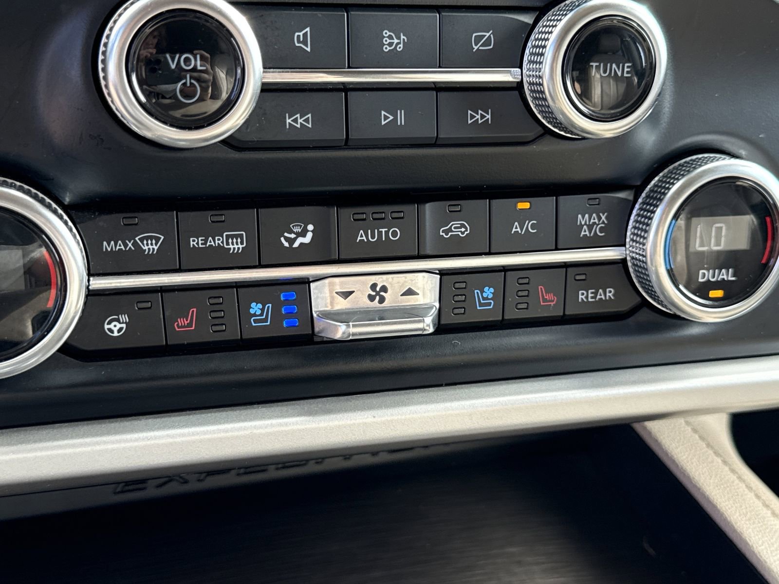 Certified 2024 Ford Expedition Limited image 25