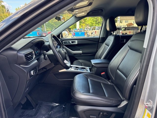 Certified 2022 Ford Explorer XLT w/ Equipment Group 202A image 17