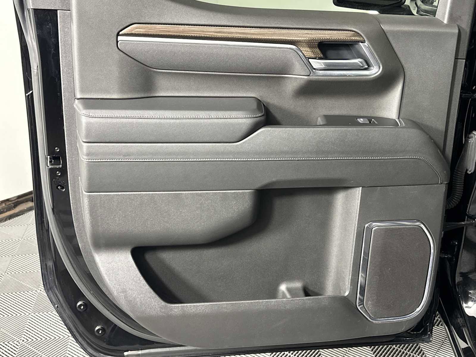 Used 2025 Chevrolet Silverado 1500 LT image 24