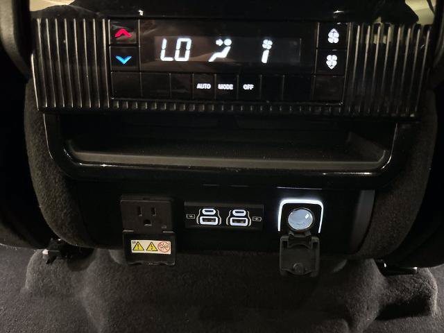 Used 2024 Jeep Wagoneer Series II w/ Flexible Seating Group RWD image 31