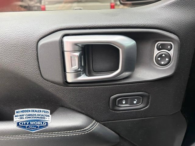 Used 2019 Jeep Wrangler Unlimited Sahara w/ Dual Top Group AWD/4WD image 5