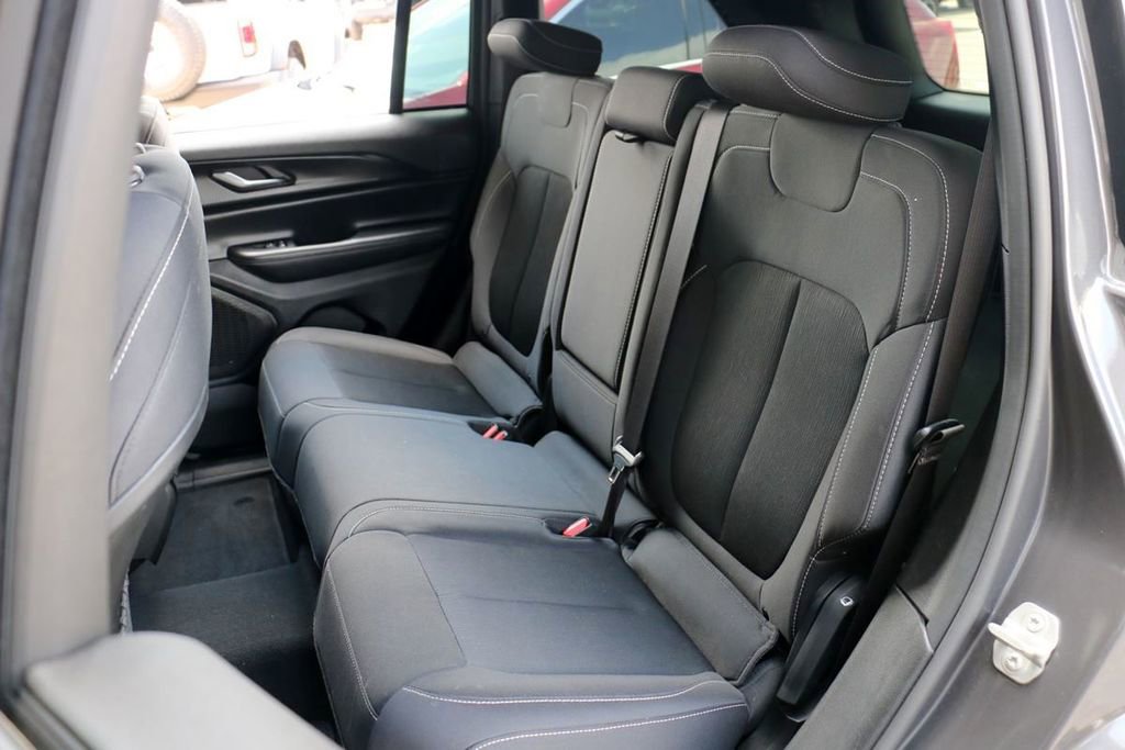 Used 2024 Jeep Grand Cherokee Laredo RWD image 19