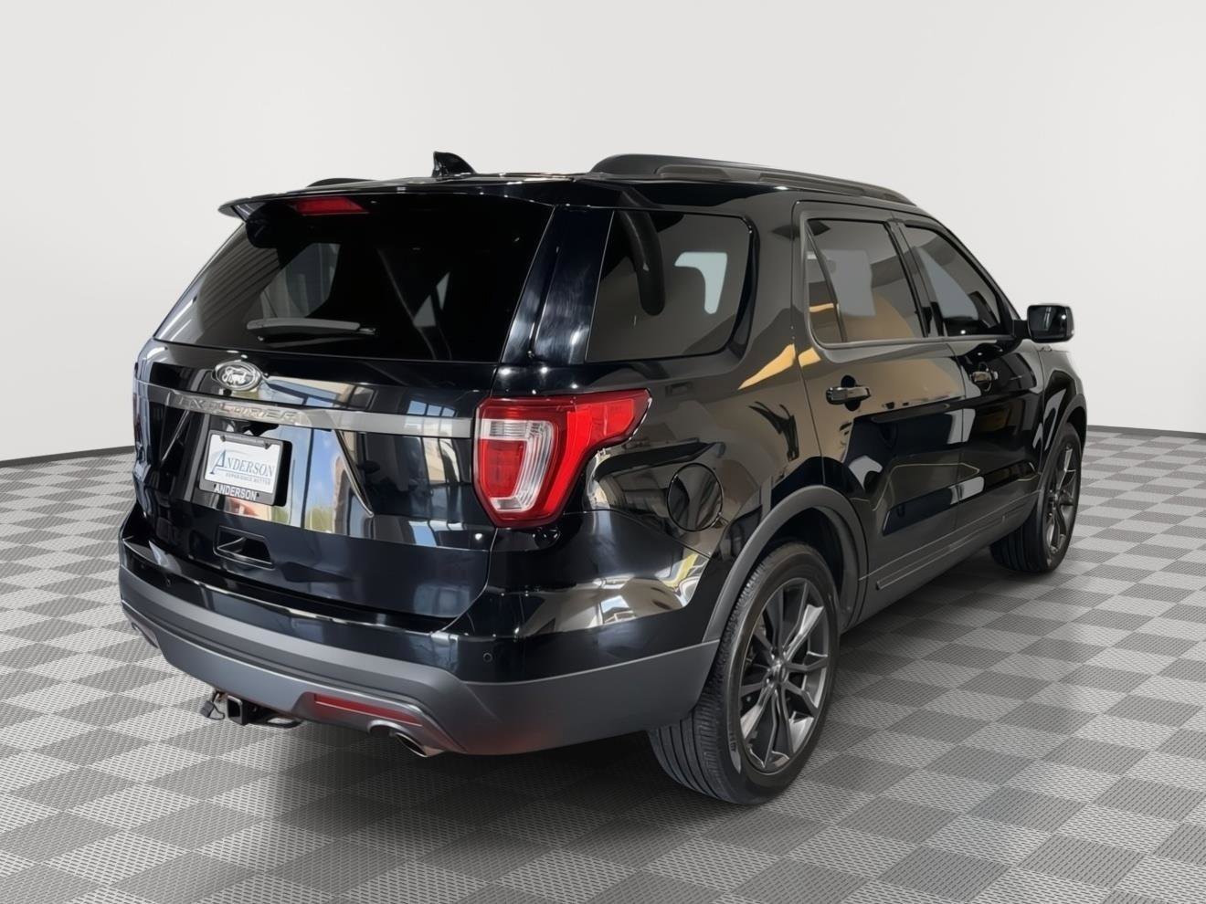 Certified 2017 Ford Explorer XLT w/ Equipment Group 202A FWD image 7