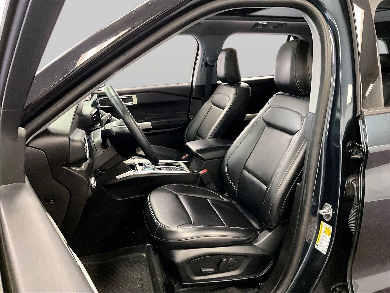 Certified 2022 Ford Explorer XLT w/ Equipment Group 202A AWD/4WD image 24