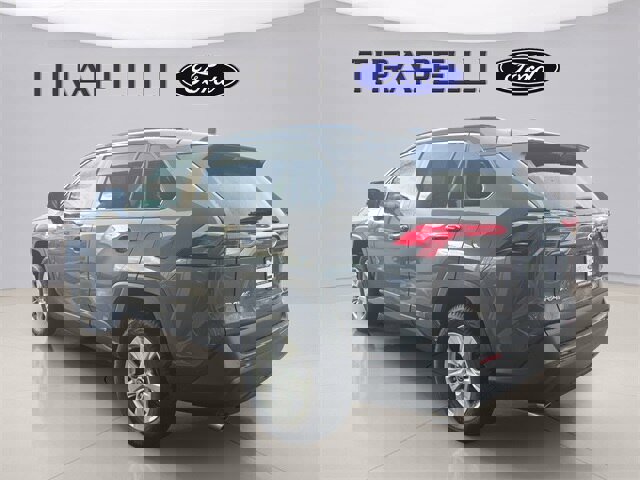 Used 2019 Toyota RAV4 LE image 3