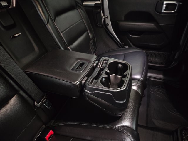 Used 2021 Jeep Wrangler Unlimited Sahara AWD/4WD image 29