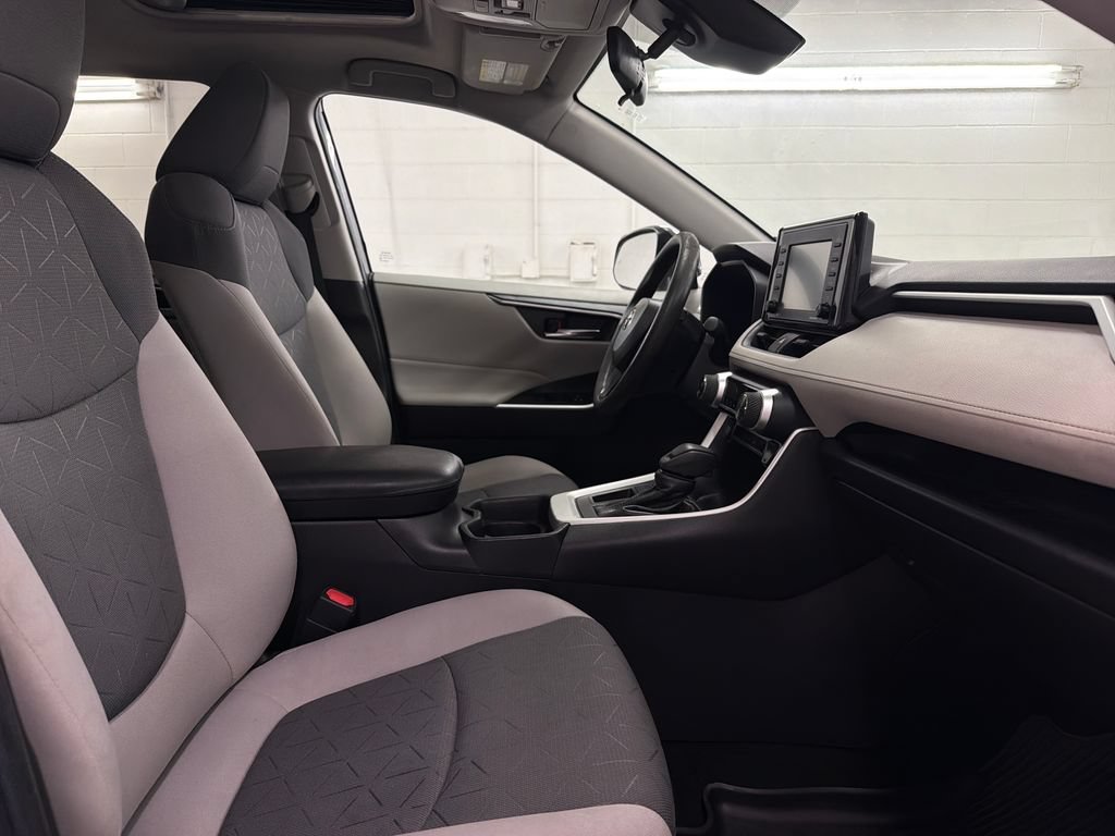 Used 2020 Toyota RAV4 XLE w/ Convenience Package FWD image 29