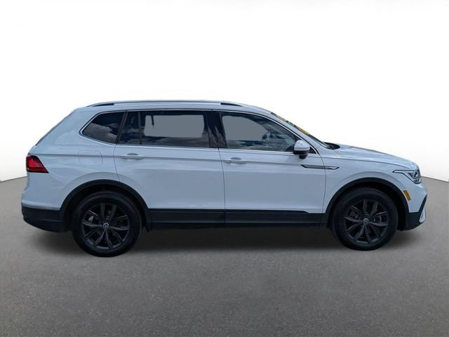 Used 2024 Volkswagen Tiguan SE AWD/4WD image 2
