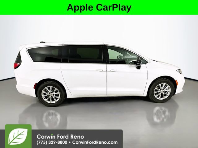 Used 2025 Chrysler Pacifica Select AWD/4WD image 8