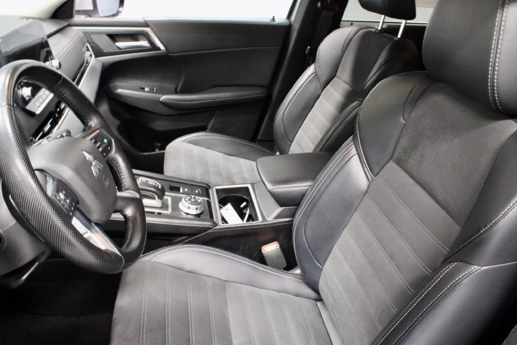Used 2024 Mitsubishi Outlander SE AWD/4WD image 23