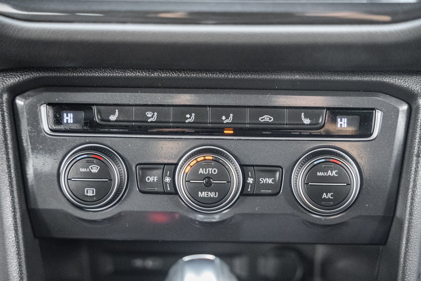 Used 2021 Volkswagen Tiguan SE R-Line image 25