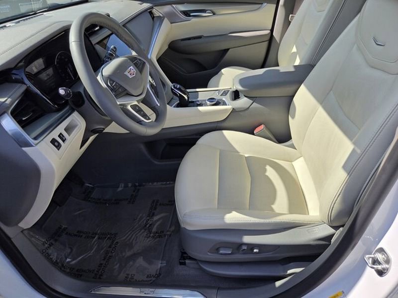 Used 2025 Cadillac XT5 Premium Luxury FWD image 10
