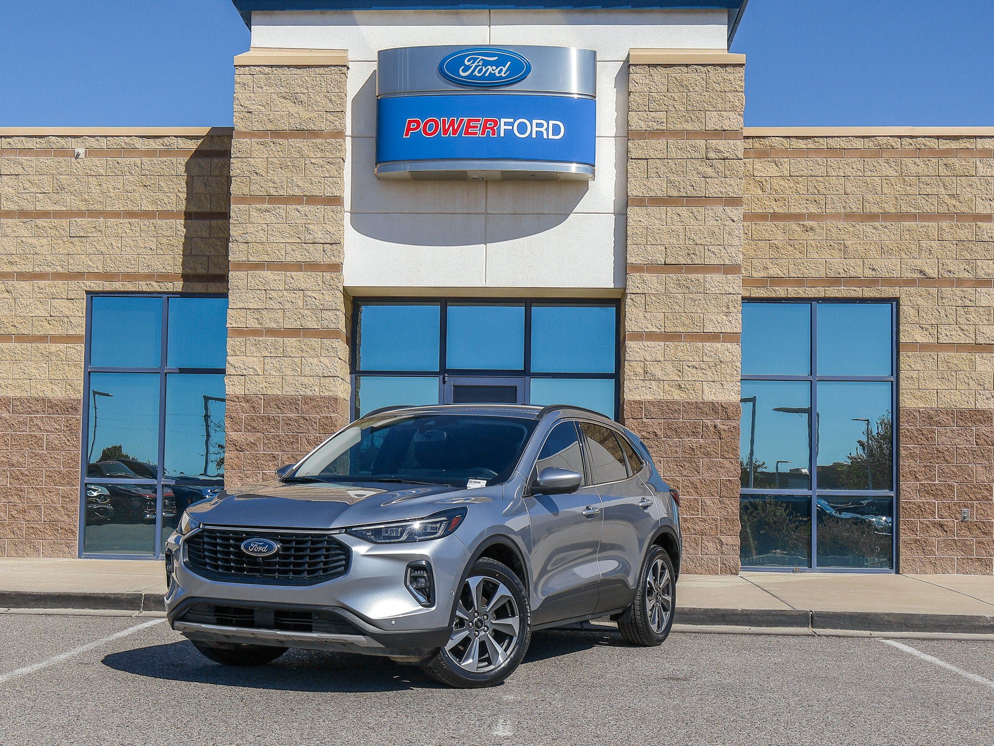 Certified 2023 Ford Escape Platinum w/ Premium Technology Package AWD/4WD image 2