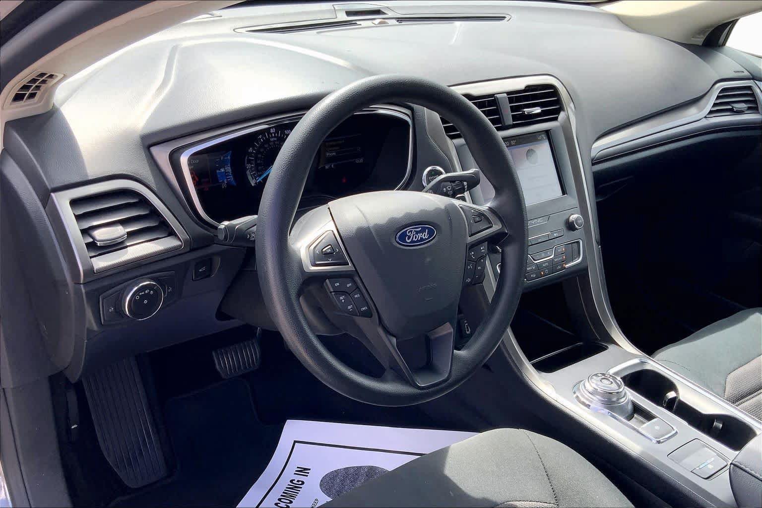 Certified 2019 Ford Fusion SE FWD image 17