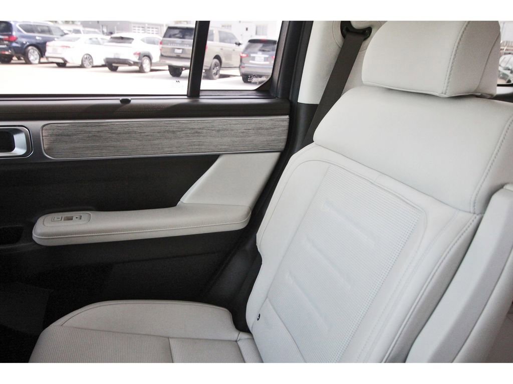 Used 2025 Hyundai Santa Fe Calligraphy image 14