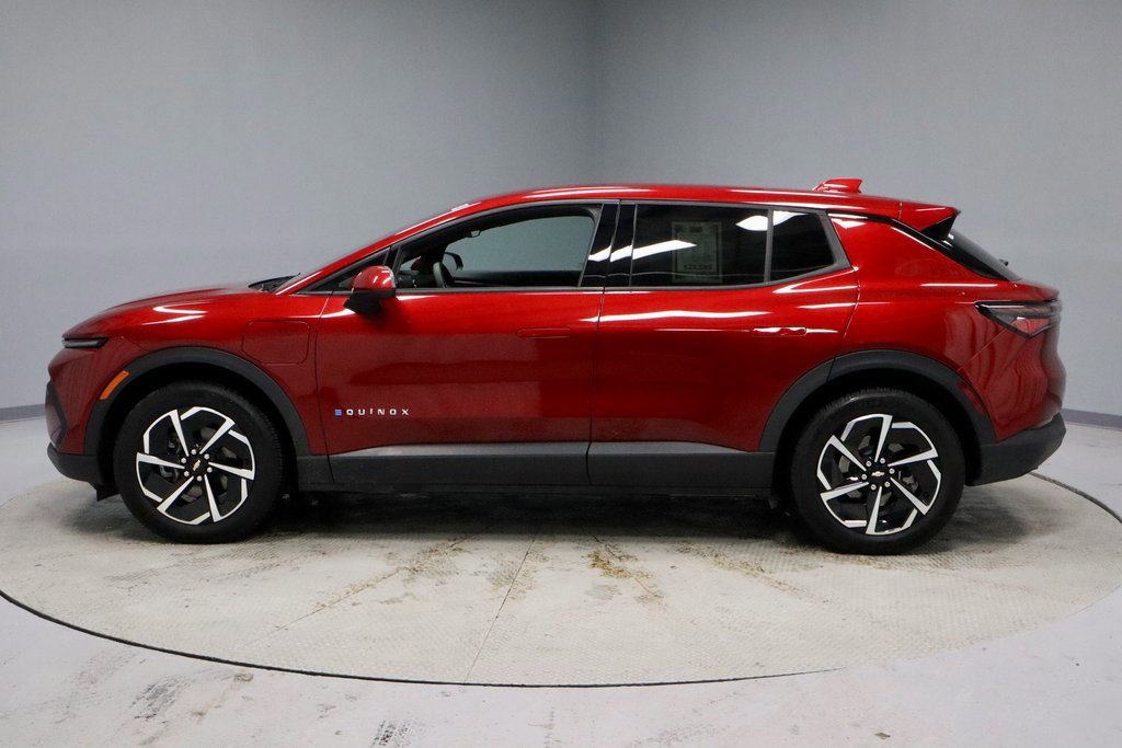 Used 2025 Chevrolet Equinox EV LT image 2