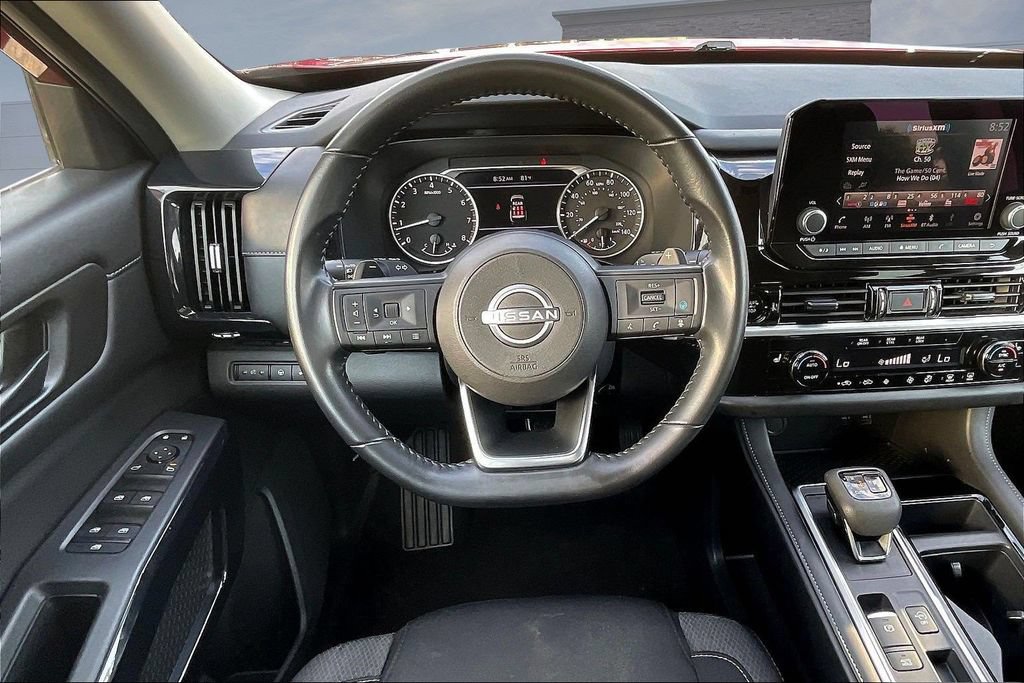 Used 2025 Nissan Pathfinder SV FWD image 8
