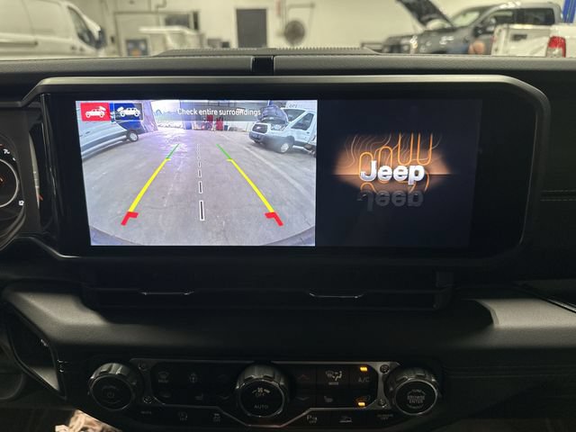 Used 2025 Jeep Wrangler Unlimited Sahara AWD/4WD image 29