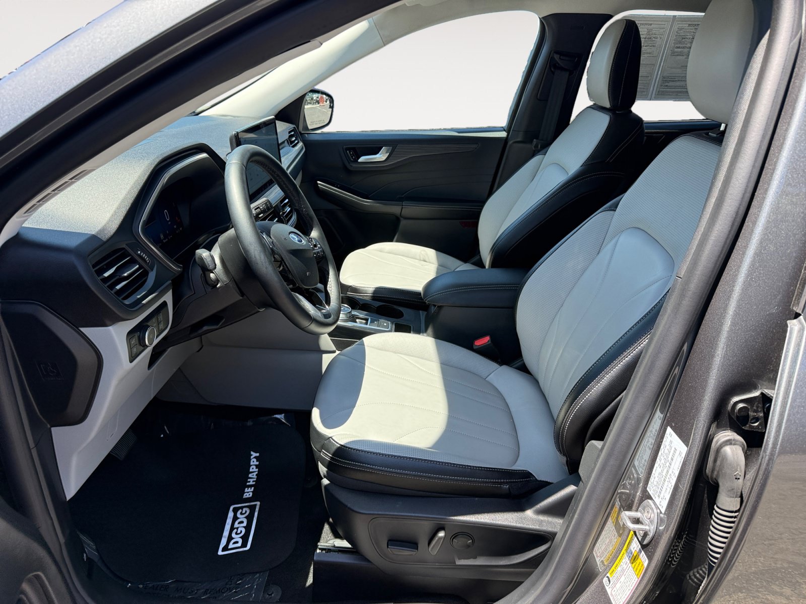 Certified 2025 Ford Escape SE w/ PHEV Premium Package FWD image 10