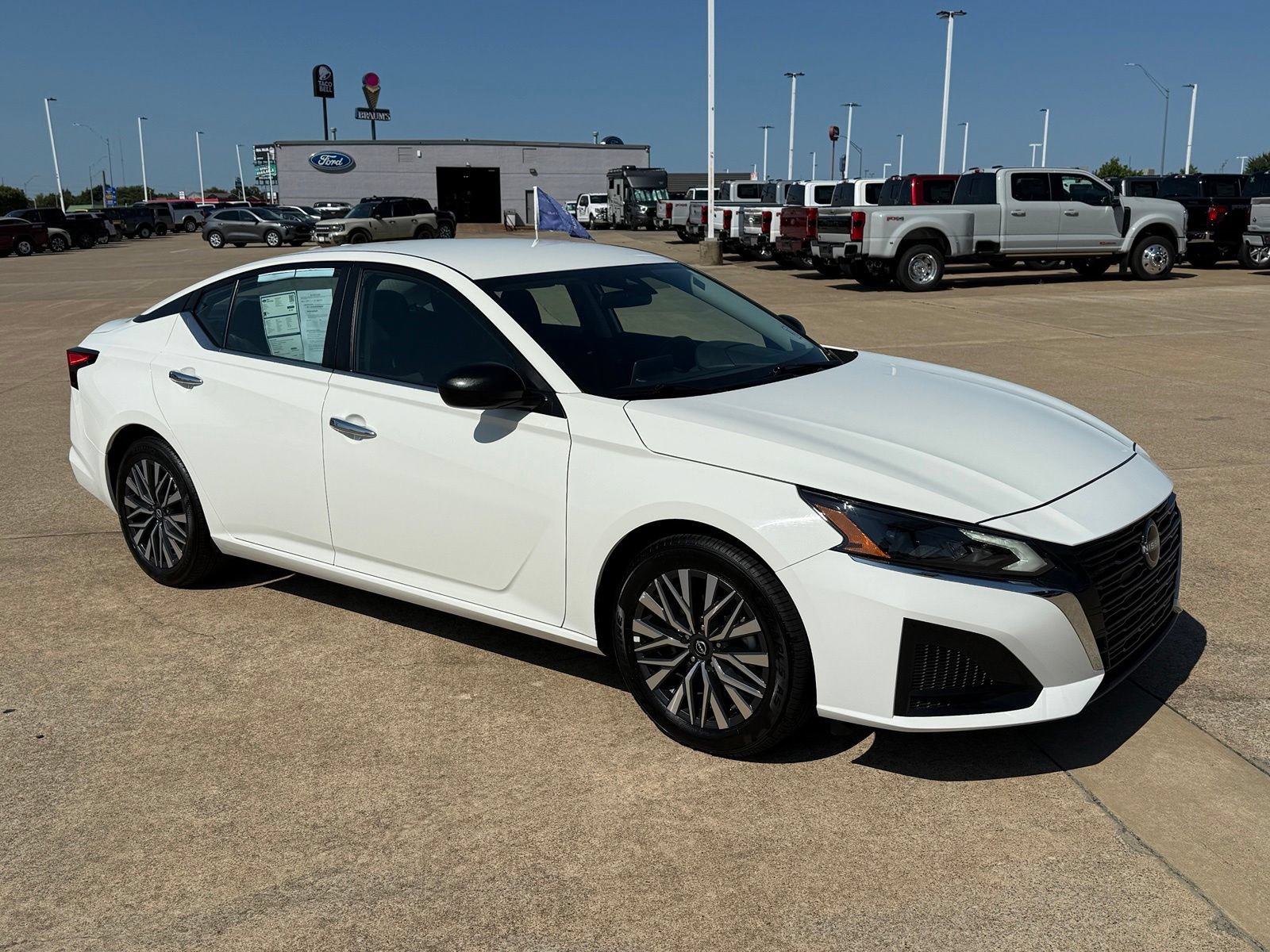 Used 2025 Nissan Altima 2.5 SV FWD image 3