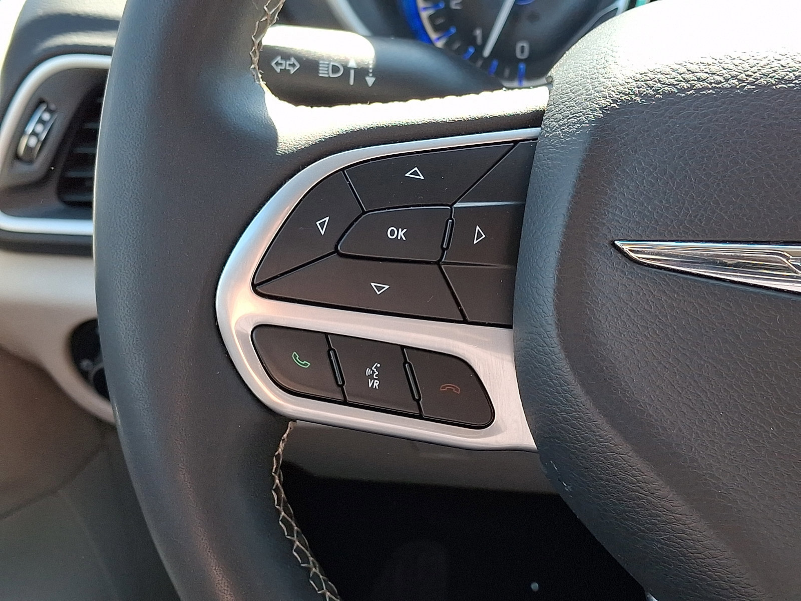 Used 2023 Chrysler Pacifica Touring-L image 24