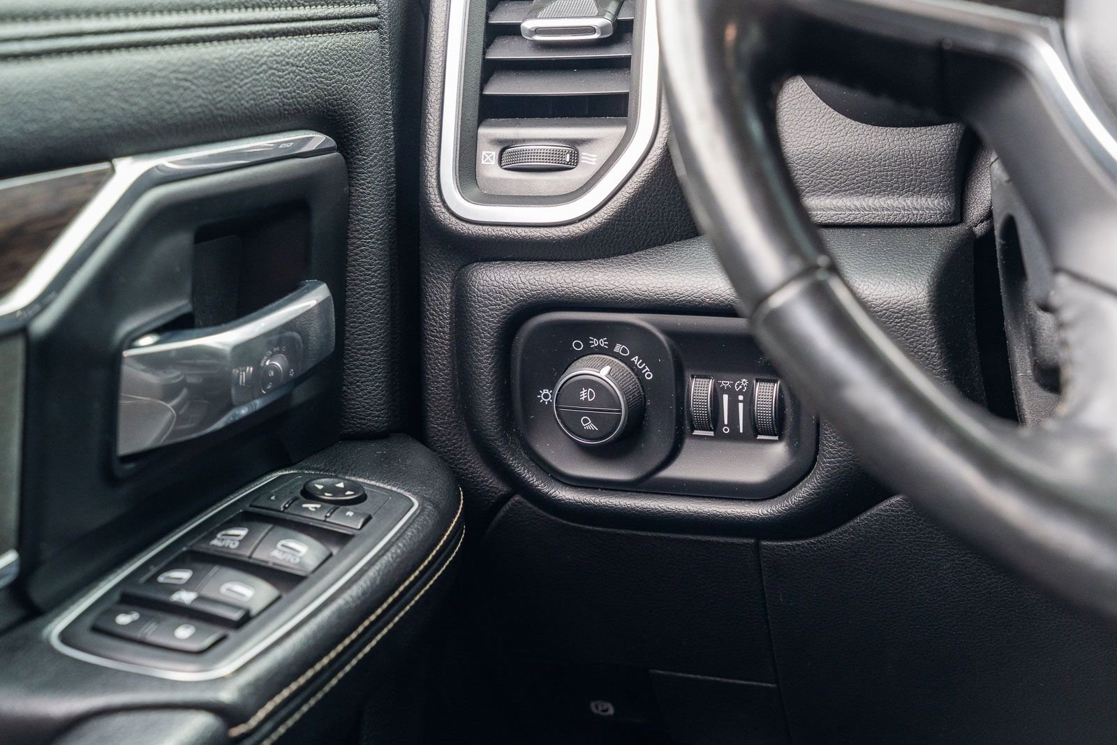 Used 2020 RAM 2500 Laramie AWD/4WD image 32