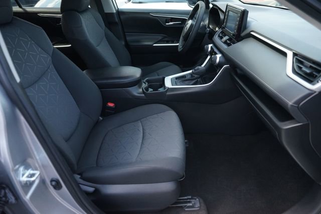 Used 2020 Toyota RAV4 XLE FWD image 18