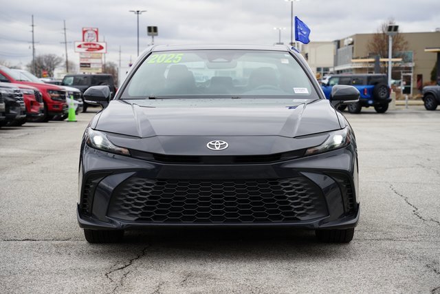 Used 2025 Toyota Camry SE w/ Multimedia Upgrade Package image 6