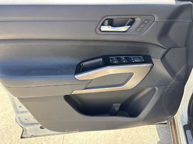 Used 2024 Nissan Pathfinder Platinum w/ Black Appearance Package FWD image 16