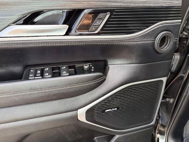 Used 2024 Jeep Wagoneer Series II w/ Flexible Seating Group AWD/4WD image 11