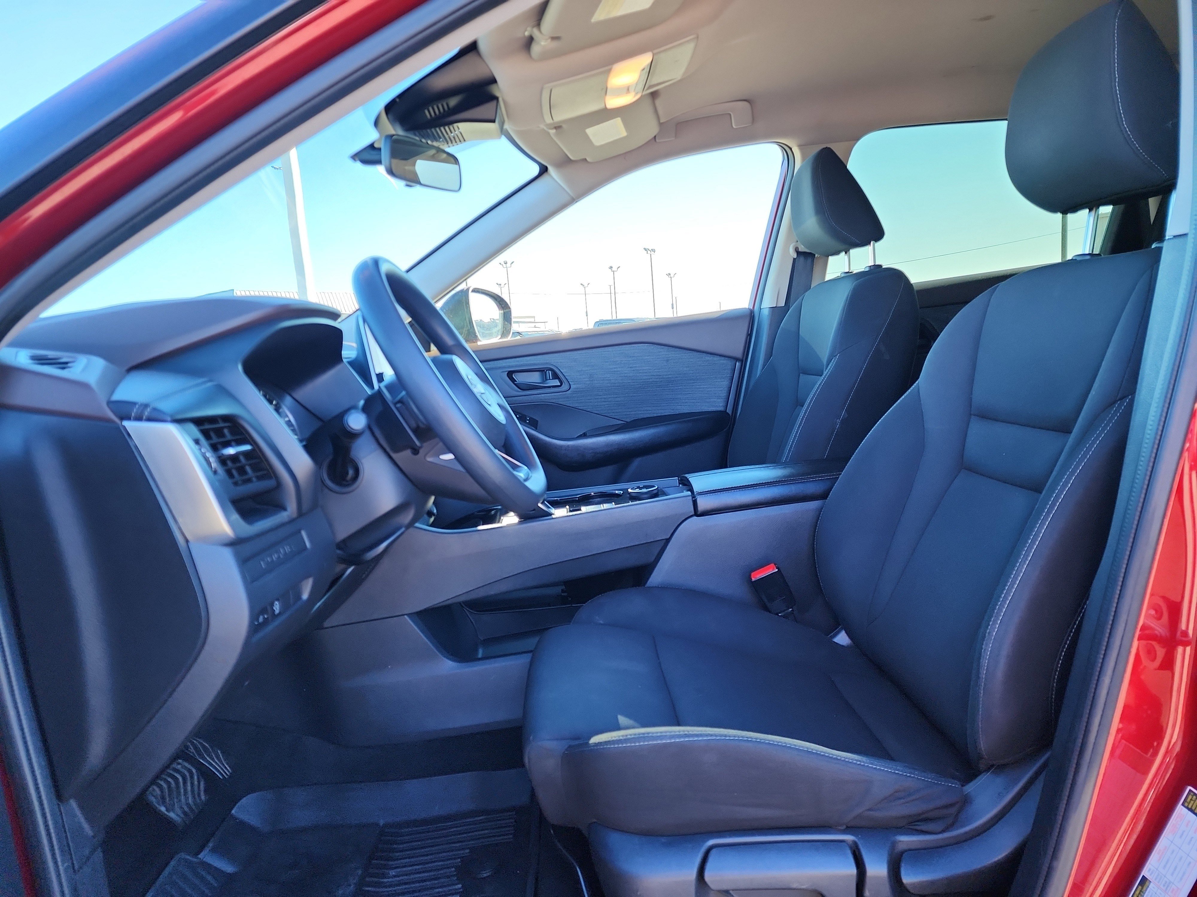 Used 2023 Nissan Rogue S image 10